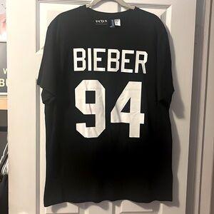 JUSTIN BIEBER 94 H&M DIVIDED BLACK & WHITE PRINTED TSIRT SIZE XL